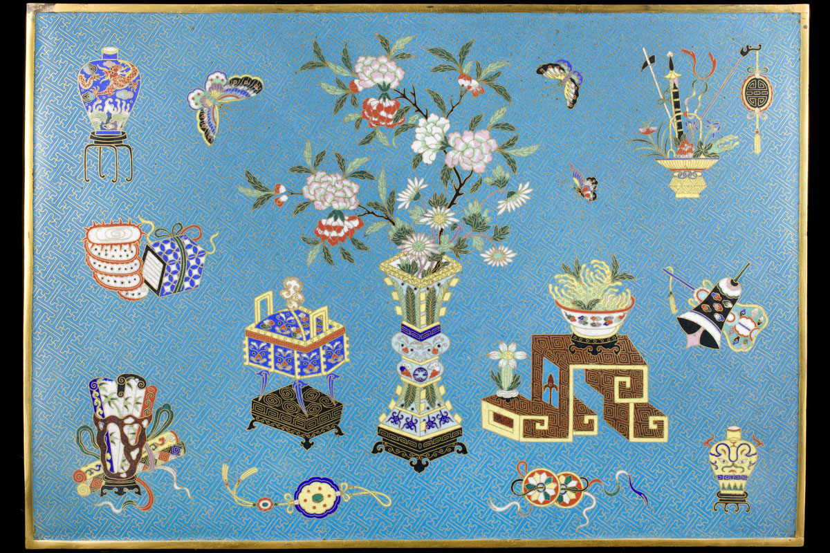 Hundred antiques pair of plaques