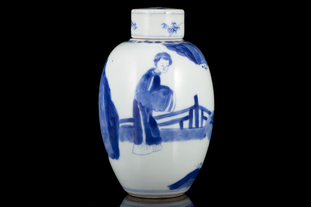 Chinese export porcelain Jar with figures